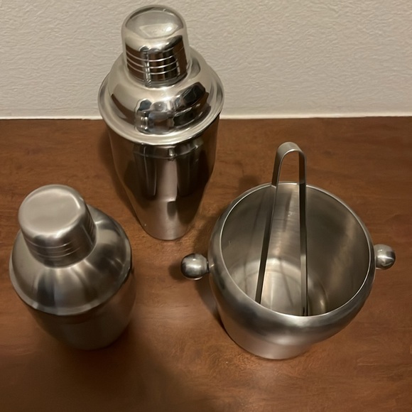 Stainless Steel Shakers & Icebucket - Picture 5 of 5